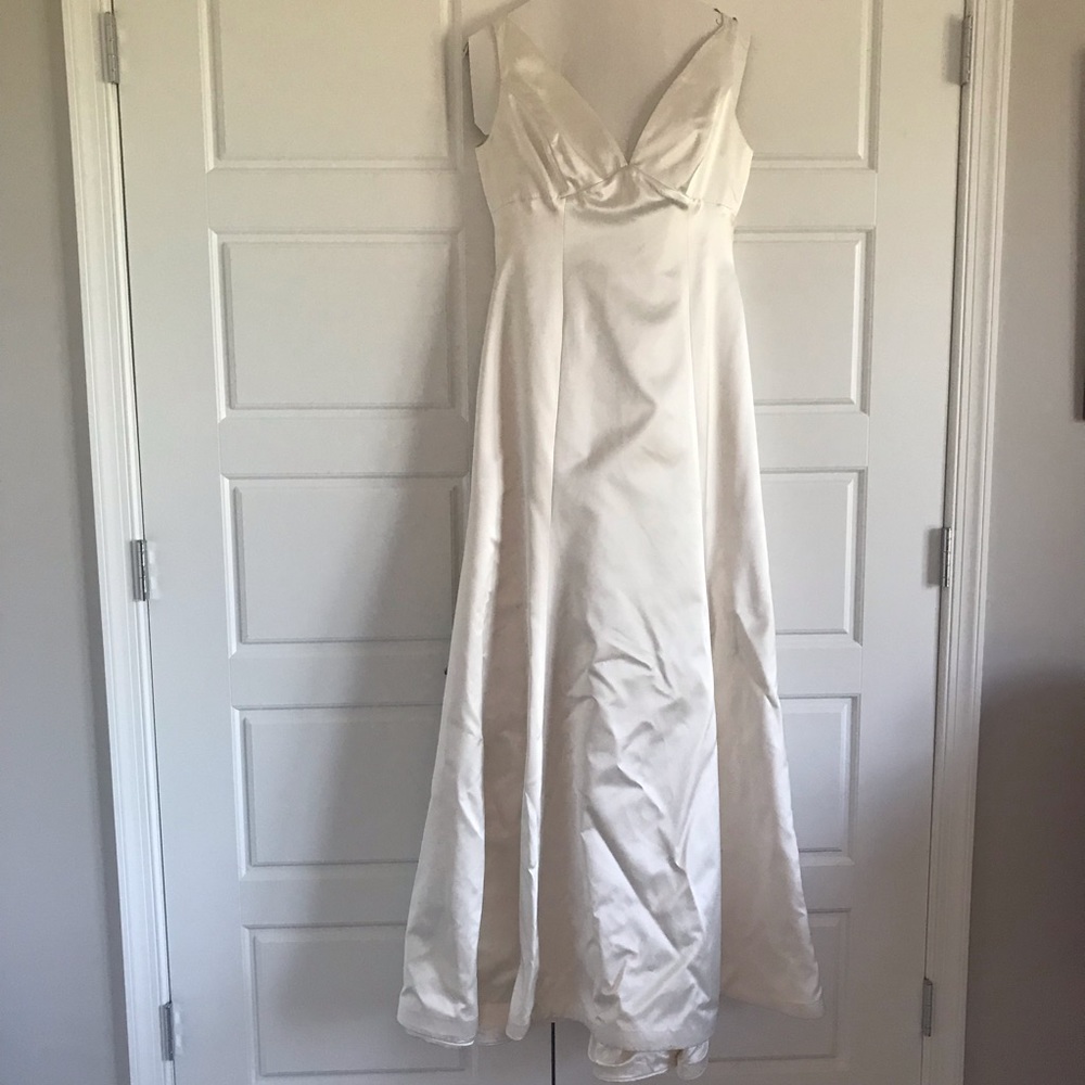 Monique Lhuillier wedding gown
